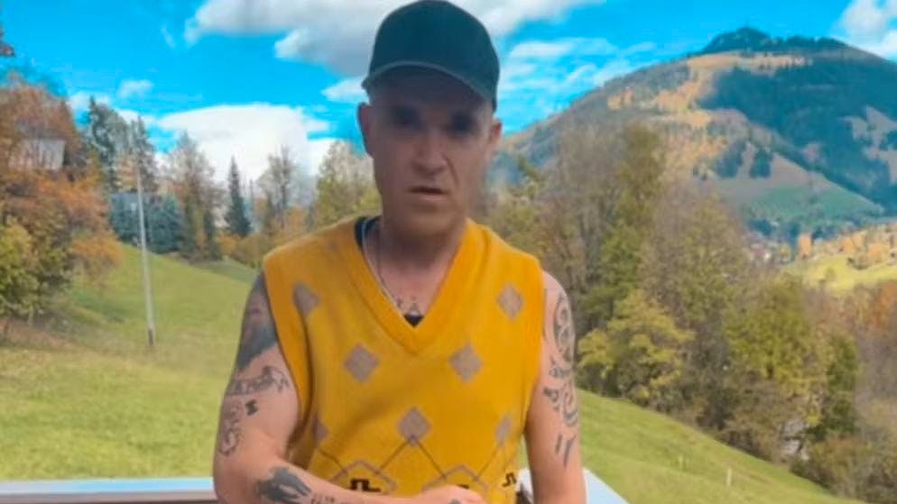 Tempo e calma per comporre poesie. L'aria delle montagne svizzere fa bene a Robbie Williams