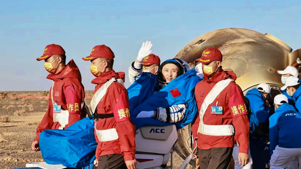Dopo i 154 giorni nello spazio a bordo della stazione spaziale Tiangong, gli astronauti saranno sottoposti a controlli sanitari prima di apparire in pubblico.