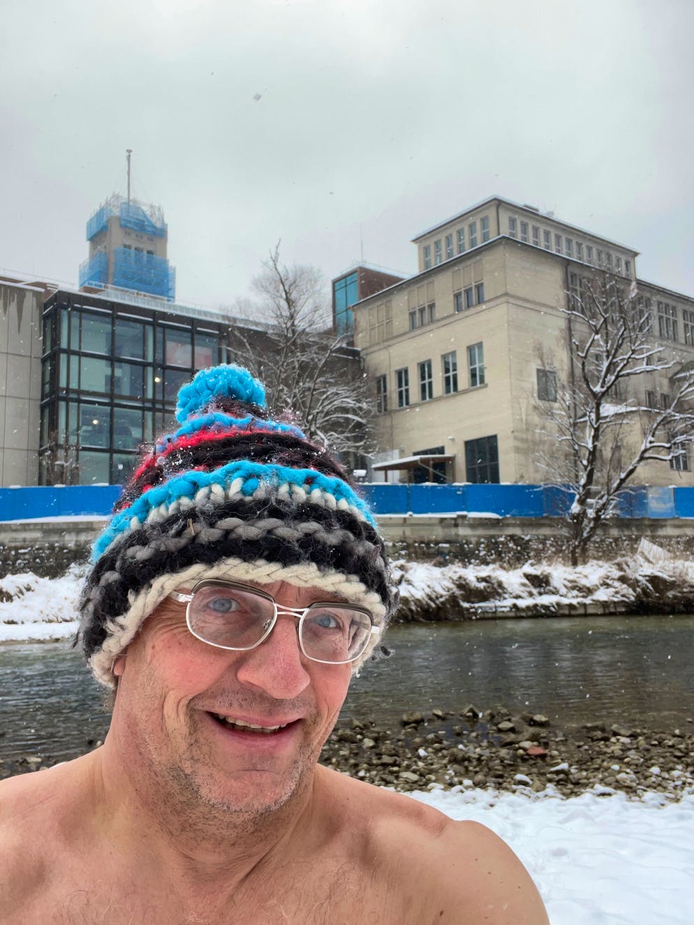 «Sobald ich weiss, dass ich irgendwo einen Auftritt habe, nehme ich die Landkarte zur Hand und schaue, wo es in der Umgebung blaue Fläche gibt»: Wigald Boning.