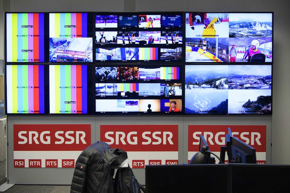 I fatti più importanti per la Svizzera e il Ticino nel 2024. Il 21 novembre l'emittente pubblica SSR ha confermato a Keystone-ATS che, secondo una stima, dovrà cancellare circa mille posti di lavoro a tempo pieno entro il 2029. Già nel corso dell'anno le varie sedi avevano annunciato i loro tagli: 75 impieghi a tempo pieno entro inizio 2025 per la SRF, 55 per la RTS, 15 per la RSI e infine 4 per la RTR.