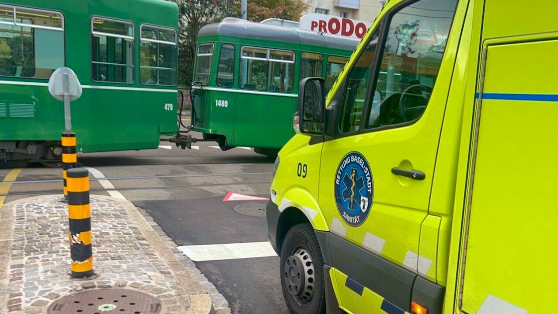 Verkehrsunfall Jugendlicher Velofahrer In Basel Nach Kollision Mit Tram Verletzt Blue News 6314