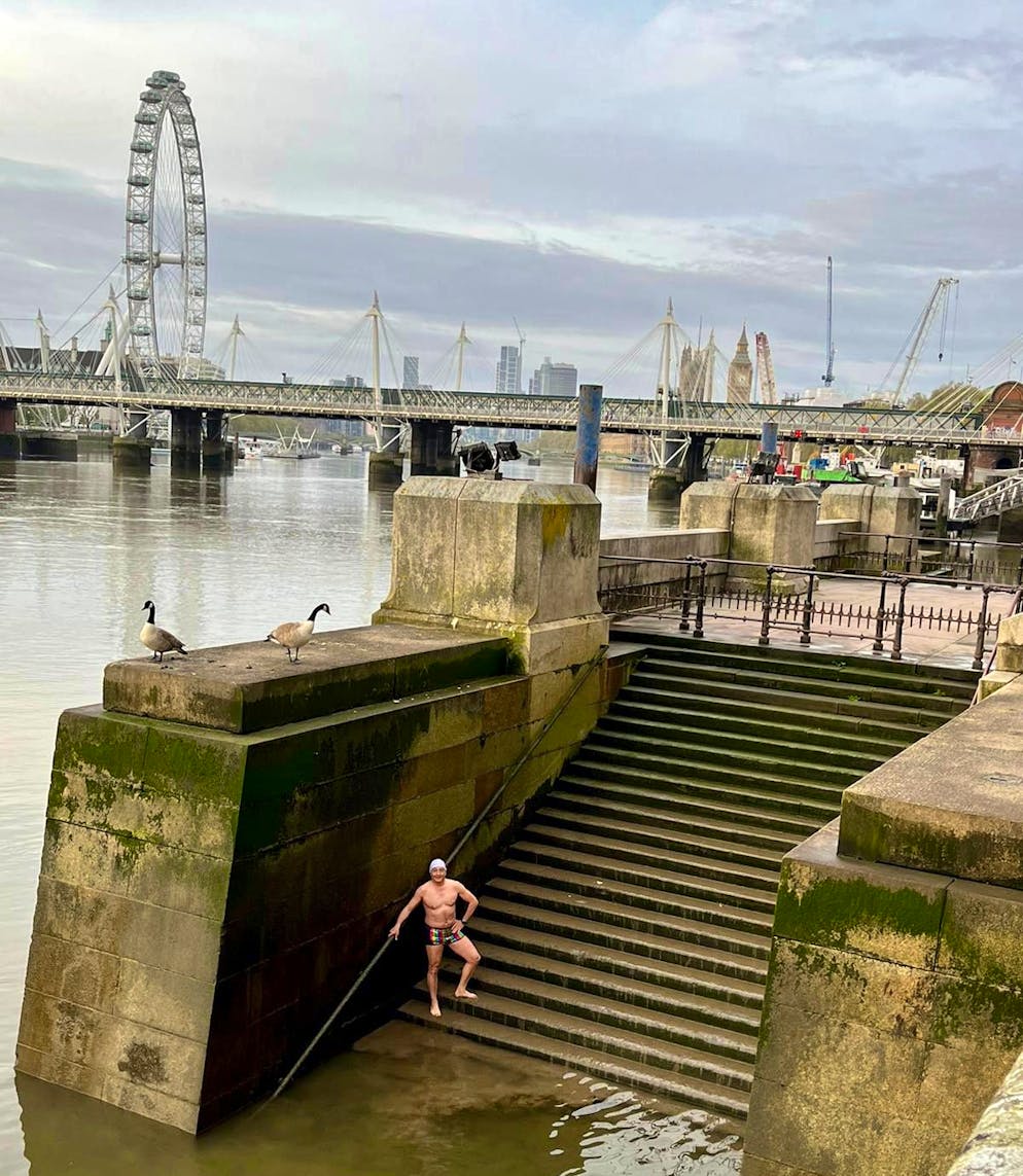 «In die Themse stieg ich am Tag der Krönung von Charles III., weil ich sonst keine Bademöglichkeit in London fand: Wigald Boning.