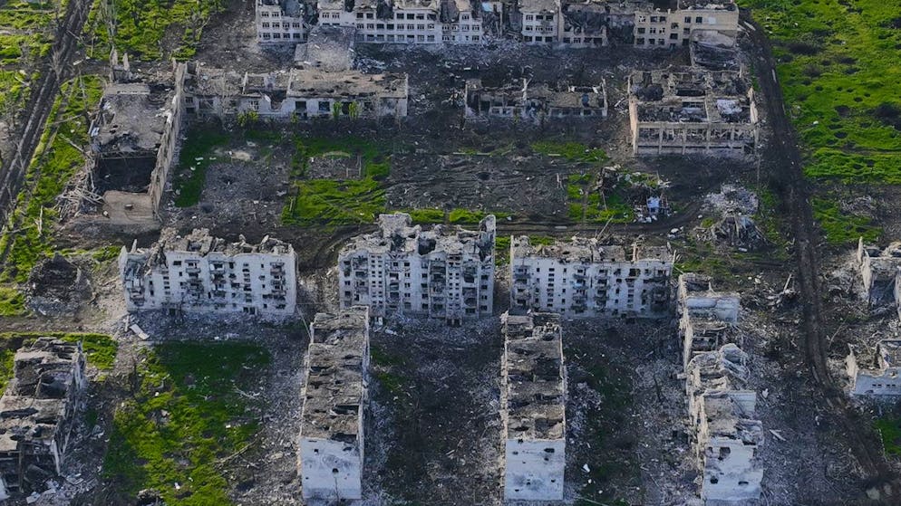 Destination Ukraine. War tourists on the trail of destruction