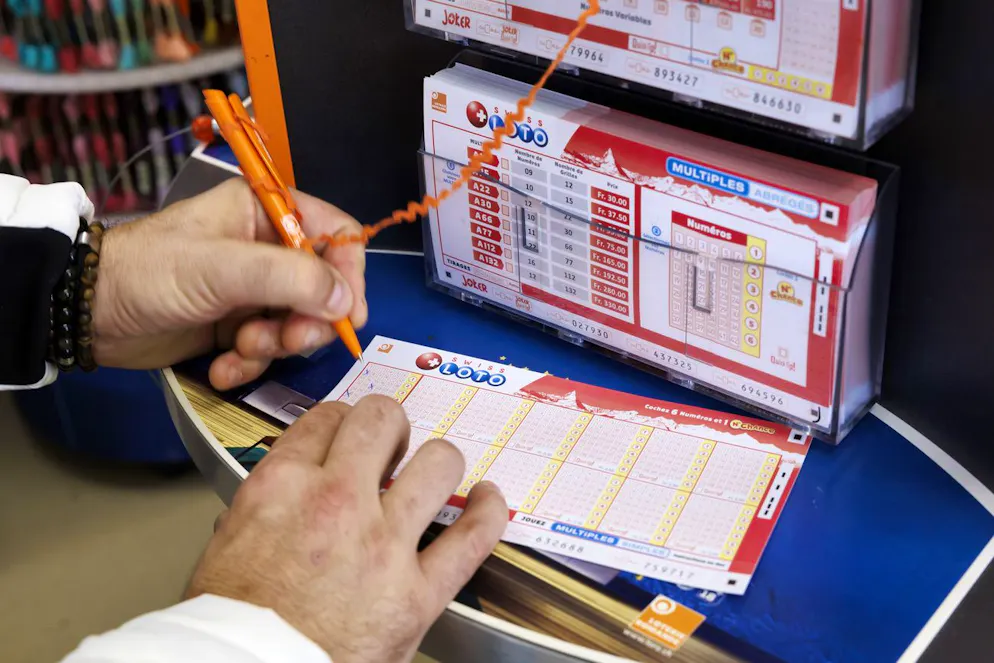 In der Romandie hat eine Gruppe versucht, ihrem Glück auf die Sprünge zu helfen.