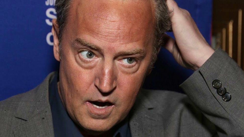 A 10 mesi dal decesso. Almeno un arresto per la morte dell'attore Matthew Perry