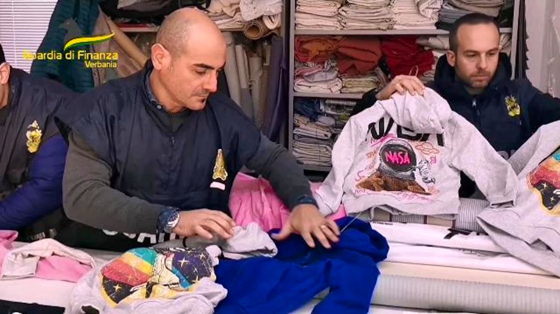 Vestiti contraffatti online online