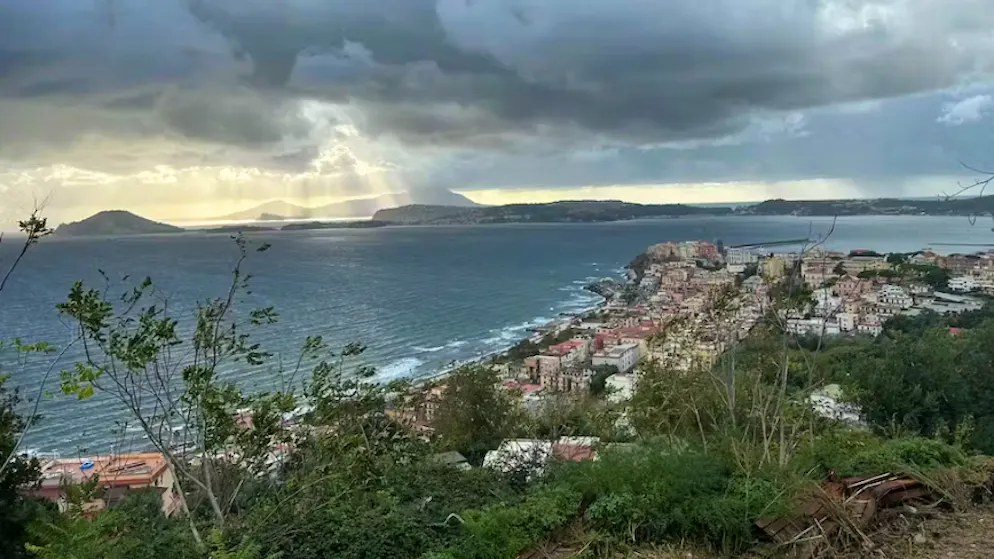 Nuovo terremoto. Scossa di magnitudo 4.4 ai Campi Flegrei avvertita anche a Napoli, registrati vari cedimenti