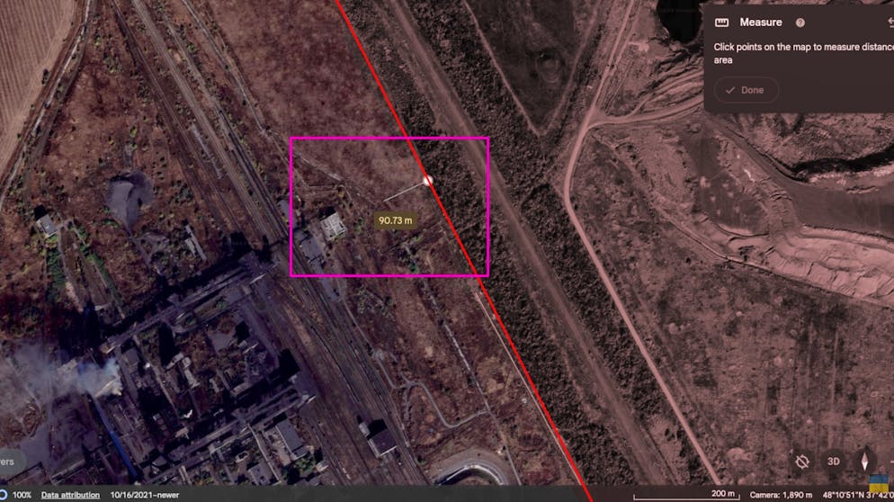 Drohnen-Schlacht im Norden von Awdijiwka. ... und kommen gerade mal 90 Meter weit. Die grausamen Überlebenschancen führen bei der russischen Infanterie laut <em>Reporting from Ukraine</em> zu verstärktem Alkoholkonsum. Auch Drogen seien in den urbanen Gebieten schneller zu beschaffen.