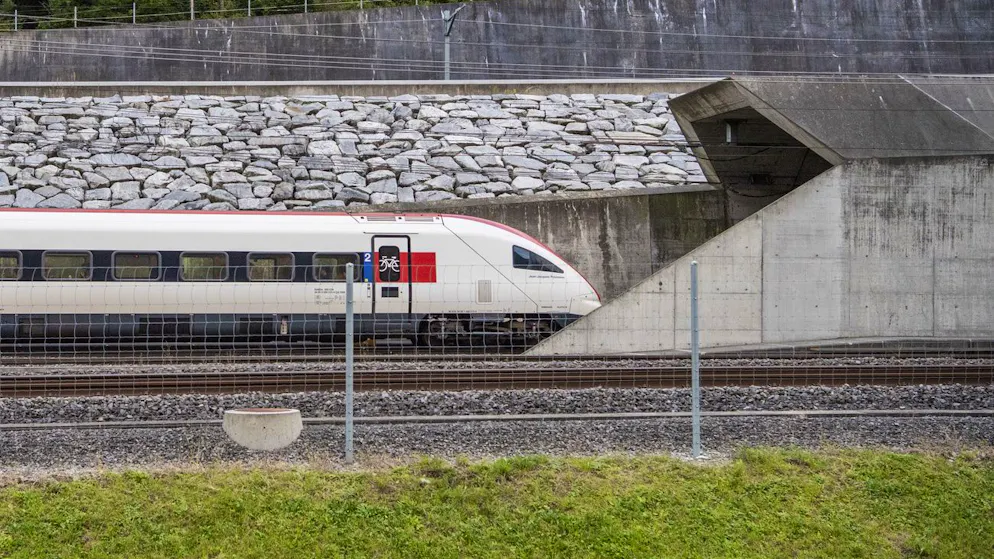 SBB bauen Wochenend-Angebot aus. Mit dem Zug geht's bald wieder eine Stunde schneller ins Tessin