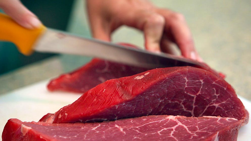 36% di sconto. Aldi riduce i prezzi della carne, ma può permetterselo? Ecco la risposta dell'esperto