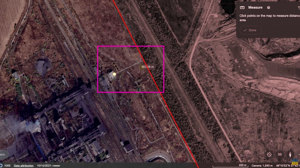 Drohnen-Schlacht im Norden von Awdijiwka. Von der schützenden Baumlinie müssen sie 180 Meter überwinden, um zum ersten Gebäude zu gelangen. Doch am Himmel muss es von Drohnen wimmeln, ...