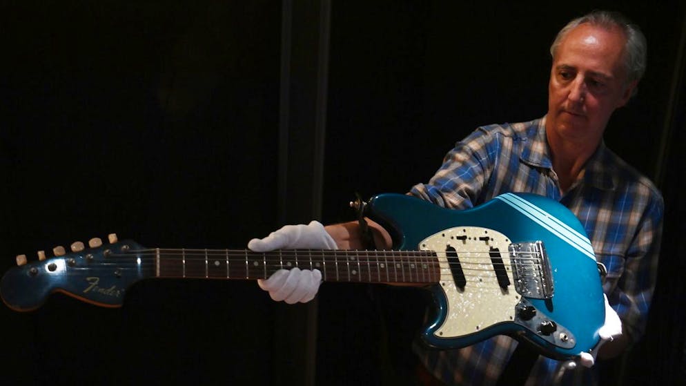 Une des rares à être intacte. La dernière guitare de Kurt Cobain adjugée à plus de 1,5 million