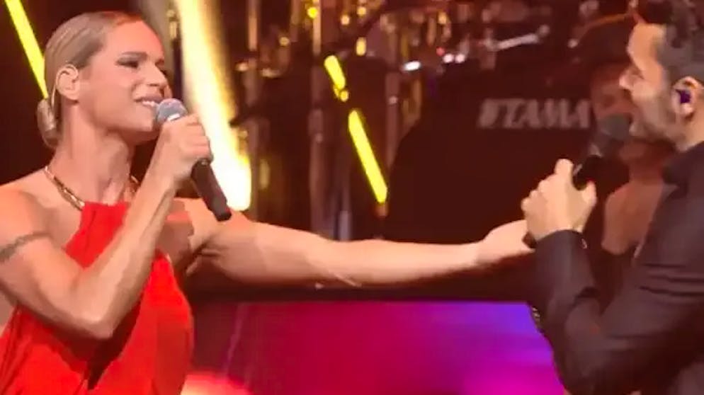 «Giovanni Zarrella Show». Michelle Hunziker canta e sorprende sulla ZDF, frecciatine all'ex collega Gottschalk