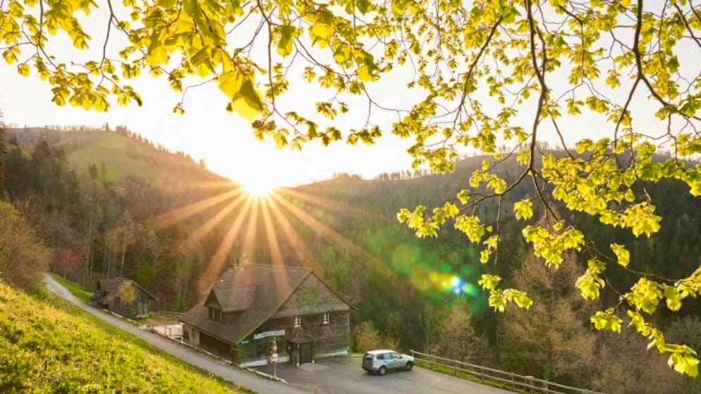 L'idillio inganna. Gli osti della Sennhütte: «Gli orari d'apertura ci hanno quasi portato nella tomba»