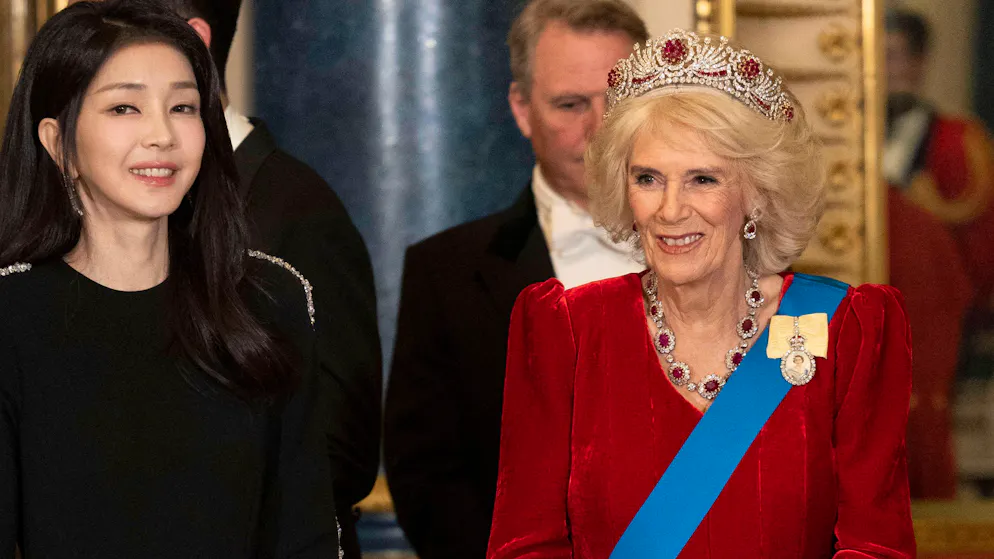 Tenues royales. Robes presque identiques pour la reine Camilla et la princesse Mary
