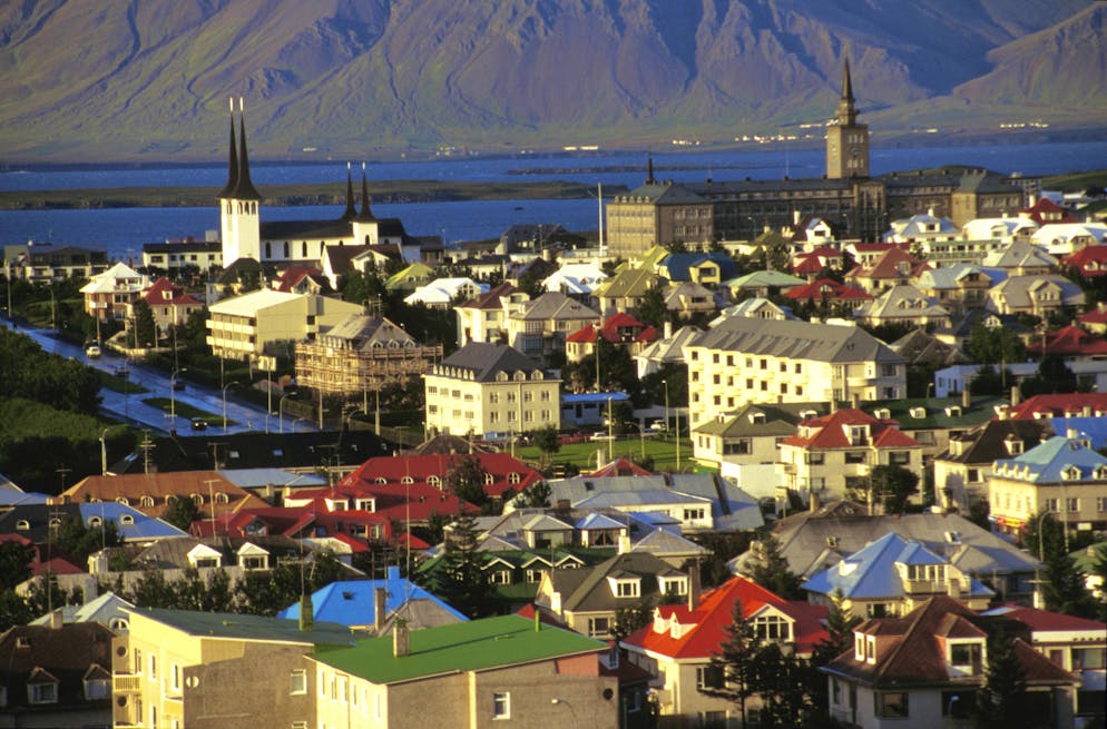 Tryggere byer.  Reykjavik, Island, rangerer høyt på rangeringen, men undersøkelsen ble utført før de nylige jordskjelvene forårsaket av oppvåkningen av Fagradalsfjall-vulkanen.