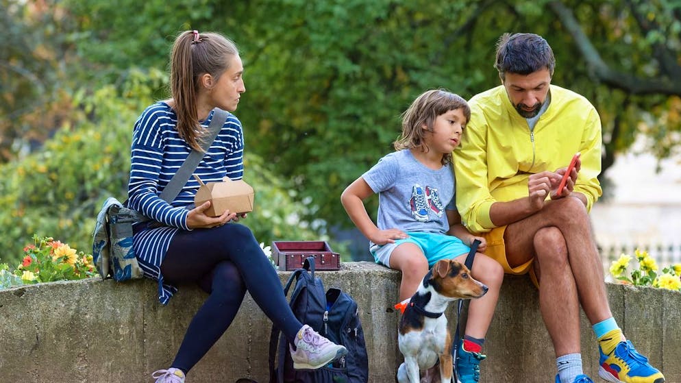 Les enfants et les médias. 8 conseils pour éviter le stress du portable en famille
