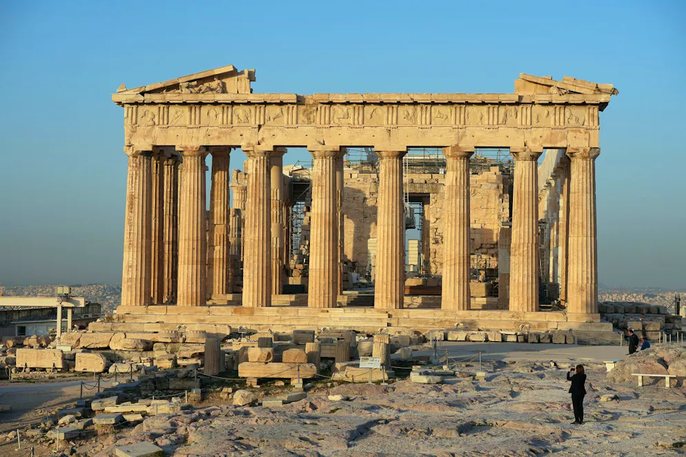 Das griechische Kulturministerium will Touren zur Akropolis im privaten Rahmen anbieten – und dies vor und nach der offiziellen Öffnung sowie Schliessung. So könnten die Menschenmassen gemieden werden.