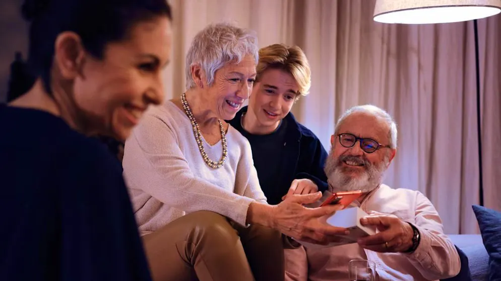 Gadgets und Smartphones sind beliebte Geschenke, doch sind sie nachhaltig? Sechs Ideen, wie man nachhaltig schenkt.