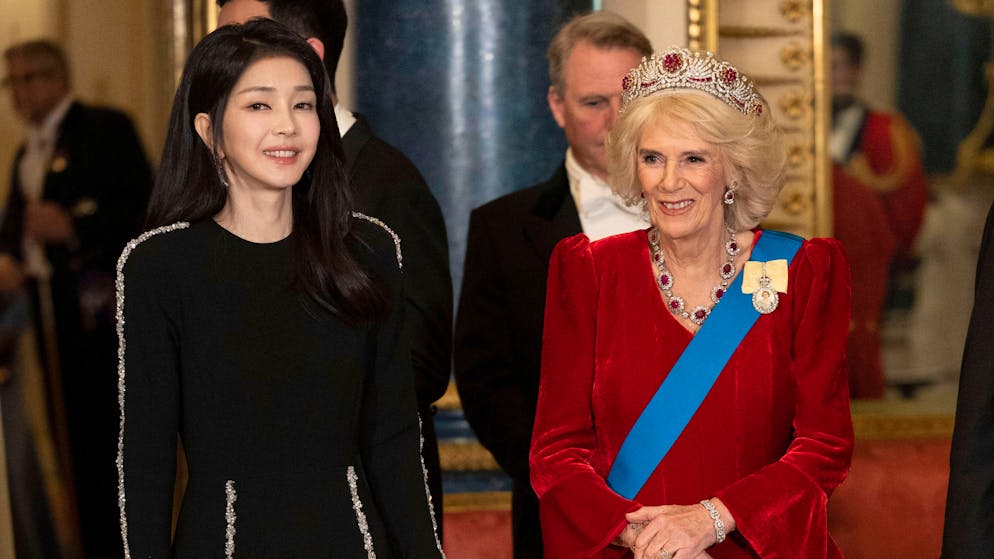 Style-check. La regina Camilla e la principessa Mary sfoggiano lo stesso stile