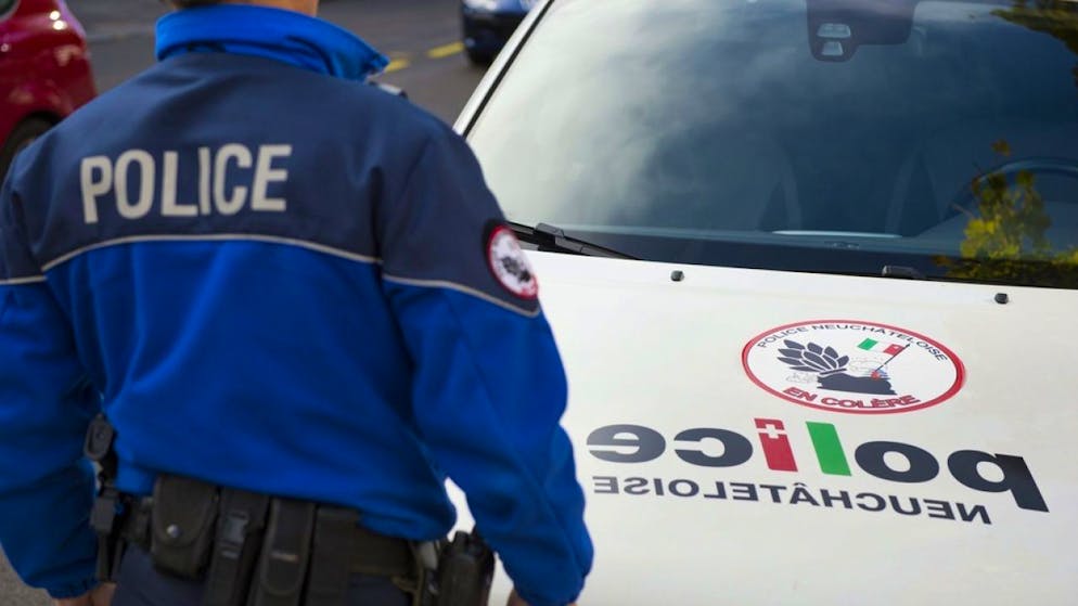Nach einem Raubüberall auf ein Uhrengeschäft in Le Locle sucht die Polizei nach Zeugen. (Symbolbild)