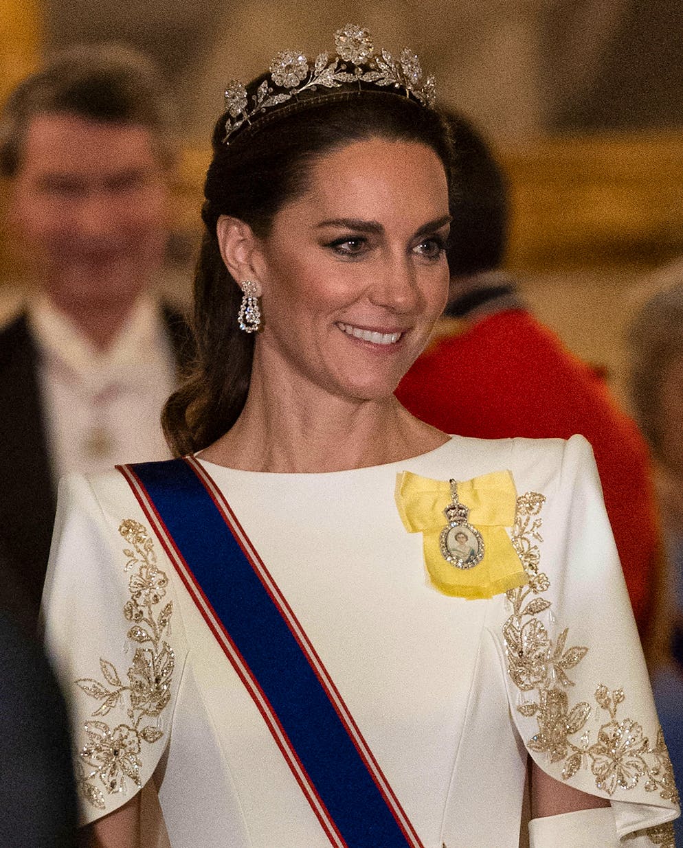 Un'apparizione super glamour: la «Strathmore Rose Tiara» brillava sulla testa della principessa Kate al banchetto di Stato per il presidente sudcoreano.
