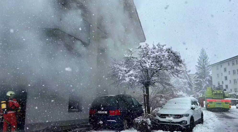 Una palazzina con più appartamenti è in parte bruciata a Kloten