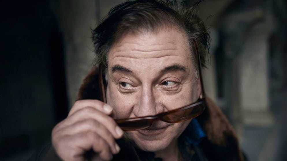 Il comico svizzerotedesco Beat Schlatter recita il ruolo principale nel film "Bonjour Ticino", che ha debuttato con successo nelle sale della Svizzera italiana e tedesca nel primo weekend di proiezioni.