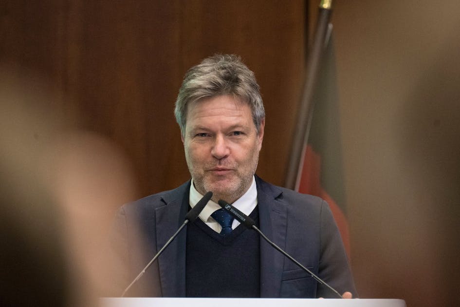 German Economy Minister Habeck falls in love with Russian trolls