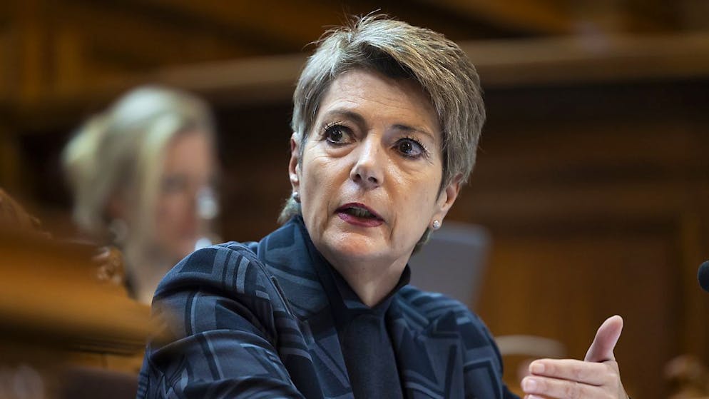 La "ministra" delle finanze, Karin Keller-Sutter, ha tentato - invano - di convincere i "senatori" a rispettare il freno all'indebitamento.