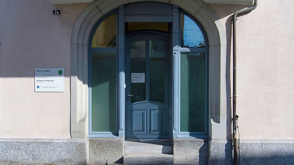 «Bleibt unser kleines Geheimnis». Mann vergeht sich mehrere Male an Kind (11) – Gefängnis