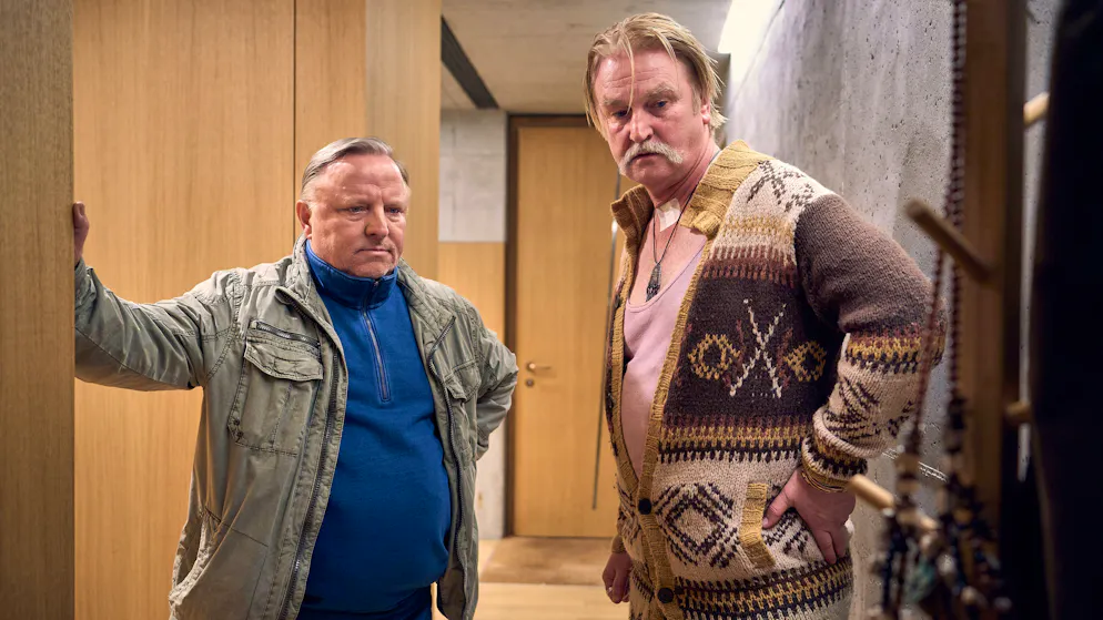 Können Menschen wirklich süchtig nach Lügen sein?. Im «Tatort: Der Mann, der in den Dschungel fiel» traf Kommissar Thiel (Axel Prahl) überraschend auf einen ehemaligen Mitschüler: Hotte (Detlev Buck) alias Stan Gold brauchte prompt seine Hilfe.