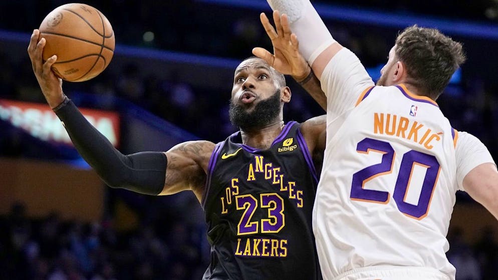 LeBron James (à gauche) pour une nouvelle performance XXL.
