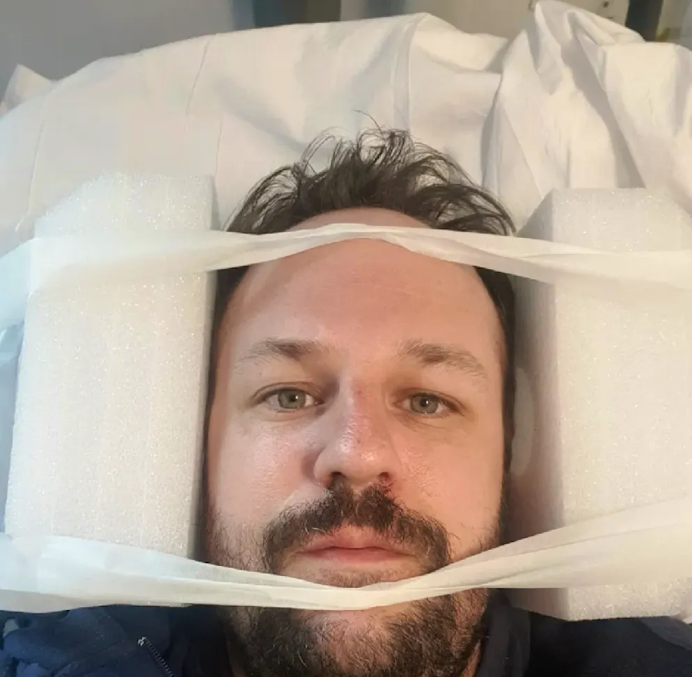 Nackenbruch: MattRPD postete dieses Foto von sich aus dem Krankenbett in Dubai.
