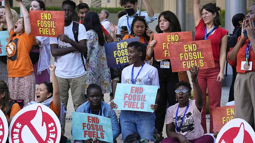 Comme chaque jour, des rassemblements de militants appelant à la sortie des énergies fossiles ont eu lieu vendredi. Au centre de cette photo prise mardi, l'activiste ougandaise Vanessa Nakate.