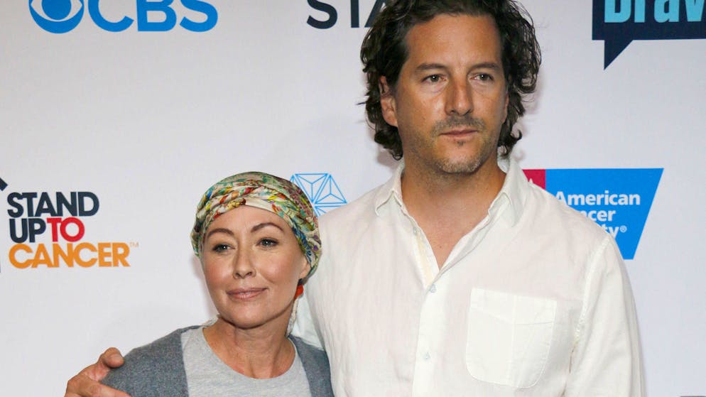 Schicksalsschlag im Krebs-Kampf. Shannen Doherty erfuhr vor Gehirn-OP von Affäre ihres Mannes