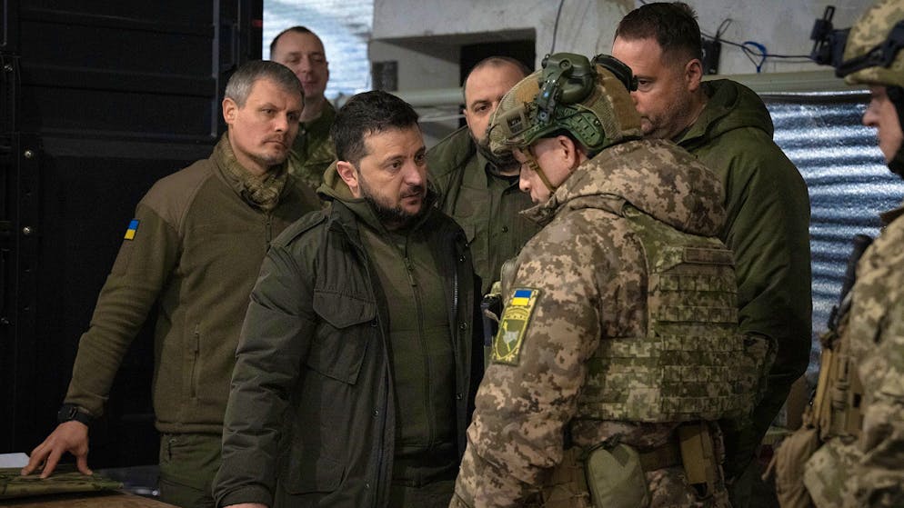 Guerra in Ucraina. Kiev annuncia l'arrivo dei primi istruttori francesi, crescono i timori di uno scontro tra NATO e Mosca