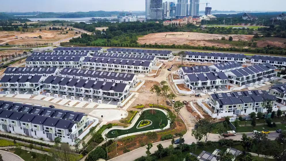 Forest city. De jolies maisons pour acheteurs aisés: presque personne n'a emménagé.