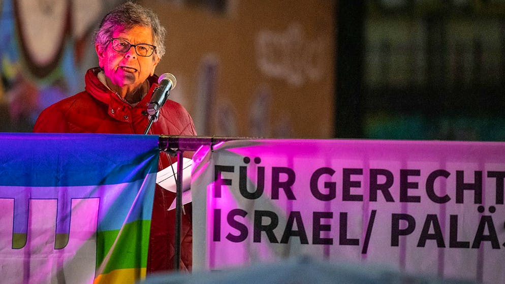 L'ex consigliera federale Ruth Dreifuss ha chiesto il rispetto dei diritti umani, del diritto internazionale e delle Convenzioni di Ginevra.