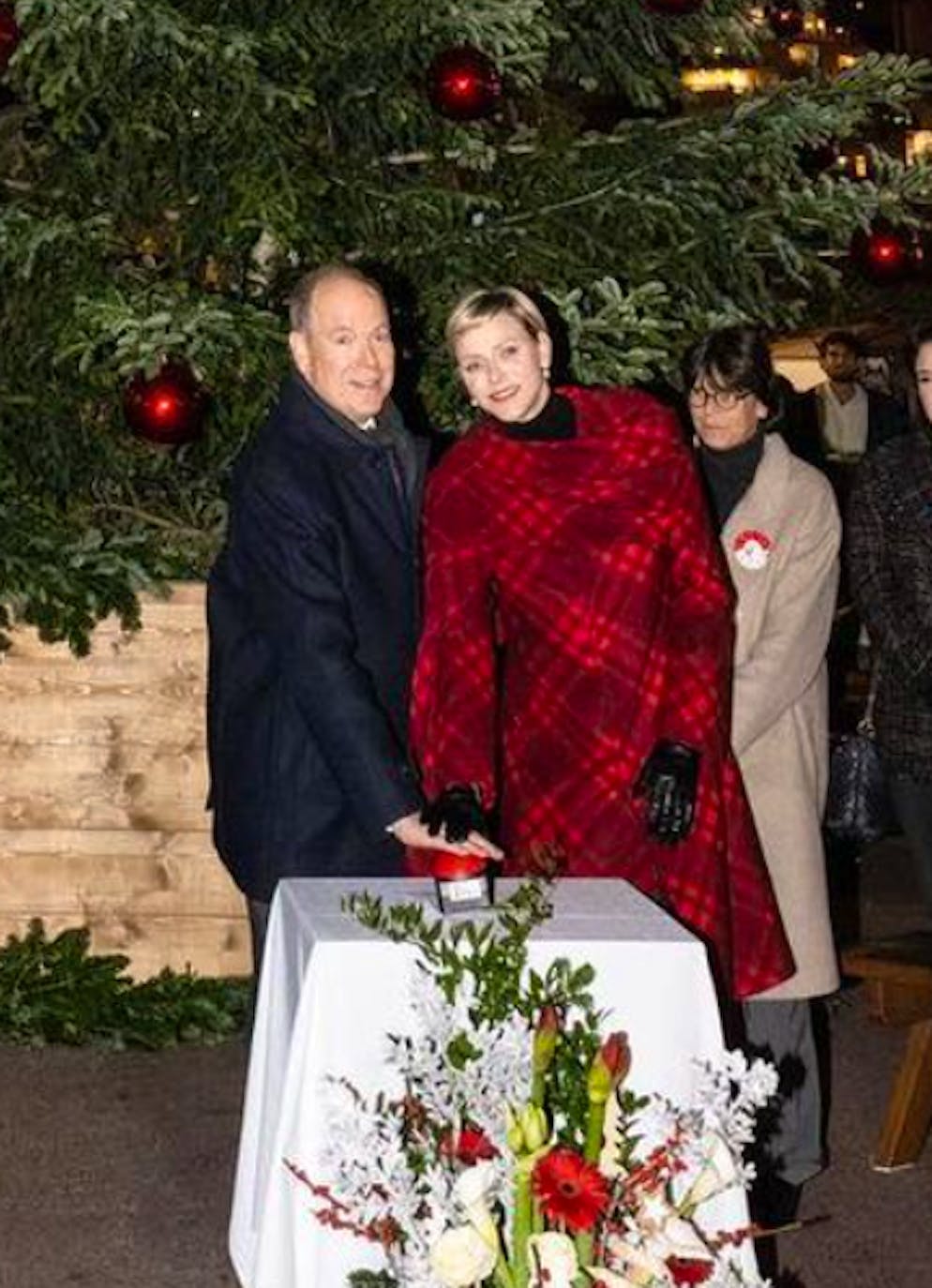 La coppia è così intima all'inaugurazione del villaggio di Natale.