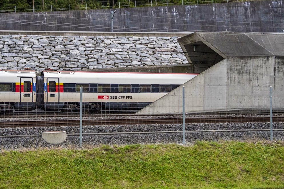 Les CFF font à nouveau rouler 31 trains par semaine dans le tunnel de base à partir du 10 décembre. Mais ils circulent tous entre vendredi et dimanche...