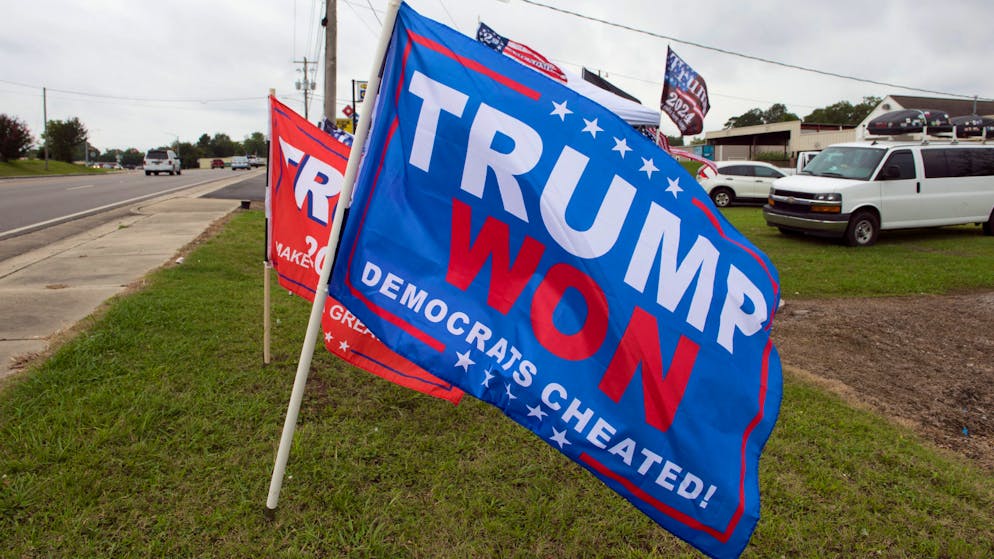 Sostenitori di Trump. Dieci repubblicani confessano di aver falsificato dei certificati elettorali