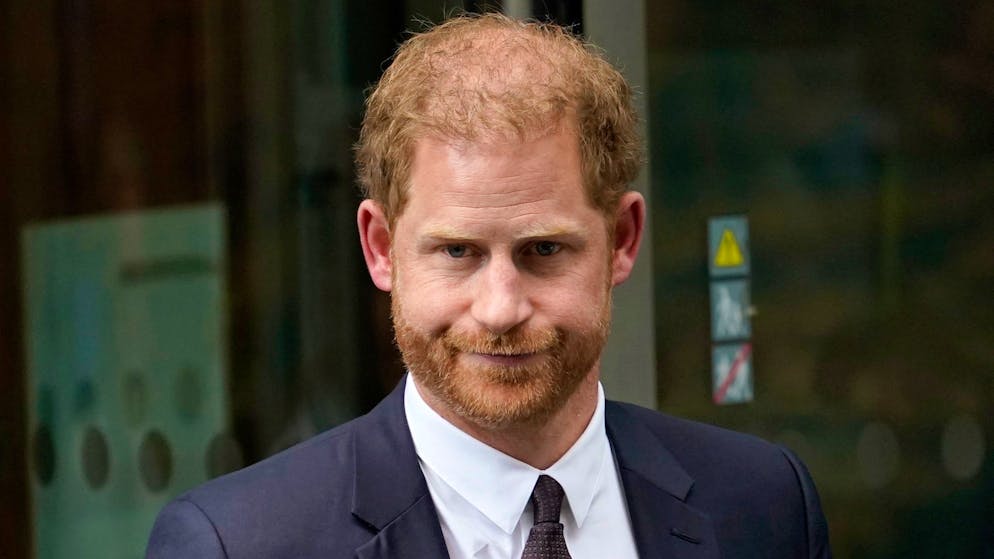 Prinz Harry und sein Vater. Neue Doku entlarvt Lüge über König Charles III.