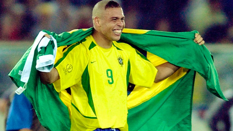 L'11 ideale secondo Benzema ... e quante sorprese ci sono. Ronaldo Nazario: conosciuto come 'Il Fenomeno', ha deliziato i tifosi di Inter, Milan, Real. Ha segnato 62 reti von la maglia del Brasile vincendo il Mondiale nel 2002. 