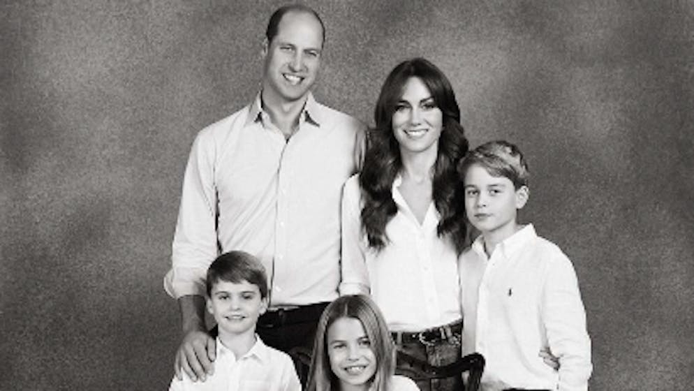 Photoshop usato male?. La cartolina di Natale di William e Kate viene ridicolizzata