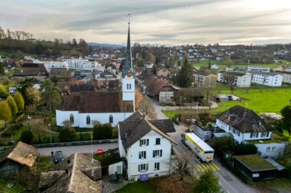 Suisse: le glas va t-il sonner pour les cloches des vaches d'Aarwangen? - Gallery. Vue aérienne du village d'Aarwanger, en Suisse, le 29 novembre 2023