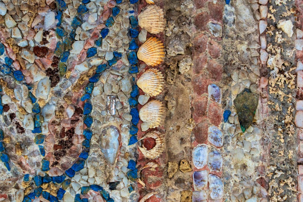 Exciting discovery: ancient house with mosaics in Rome.  ...decorate as a wallpaper a newly discovered ancient Roman house near the Colosseum.