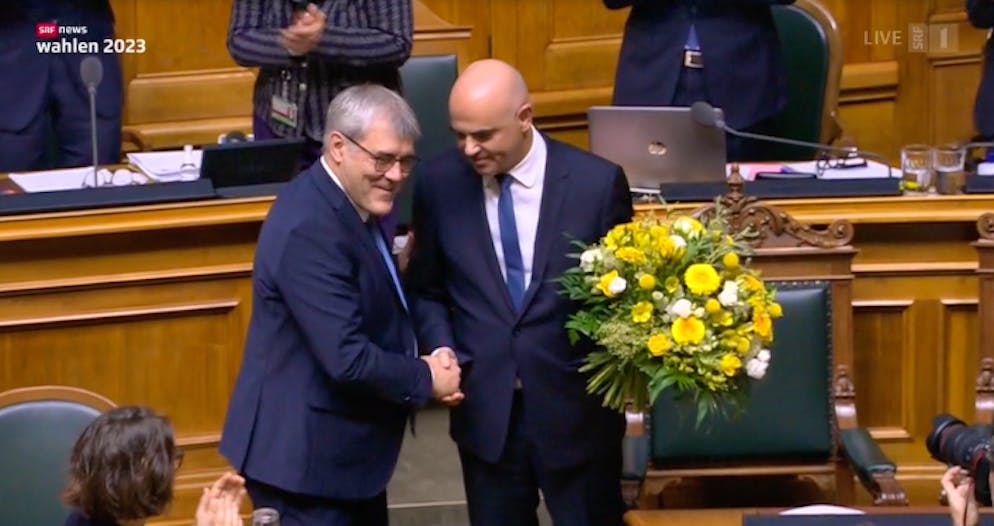 Nationalratspräsident Eric Nussbaumer verabschiedet Bundesrat Alain Berset.