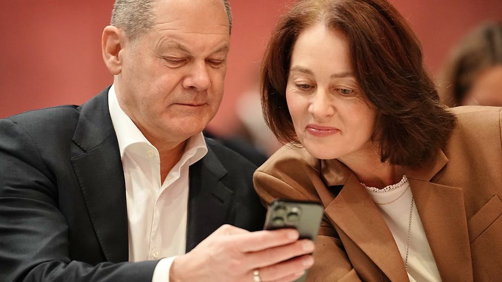 Le chancelier allemand Olaf Scholz (SPD) (à gauche) a plaidé mercredi pour un soutien de longue durée de l'Union européenne à l'Ukraine.