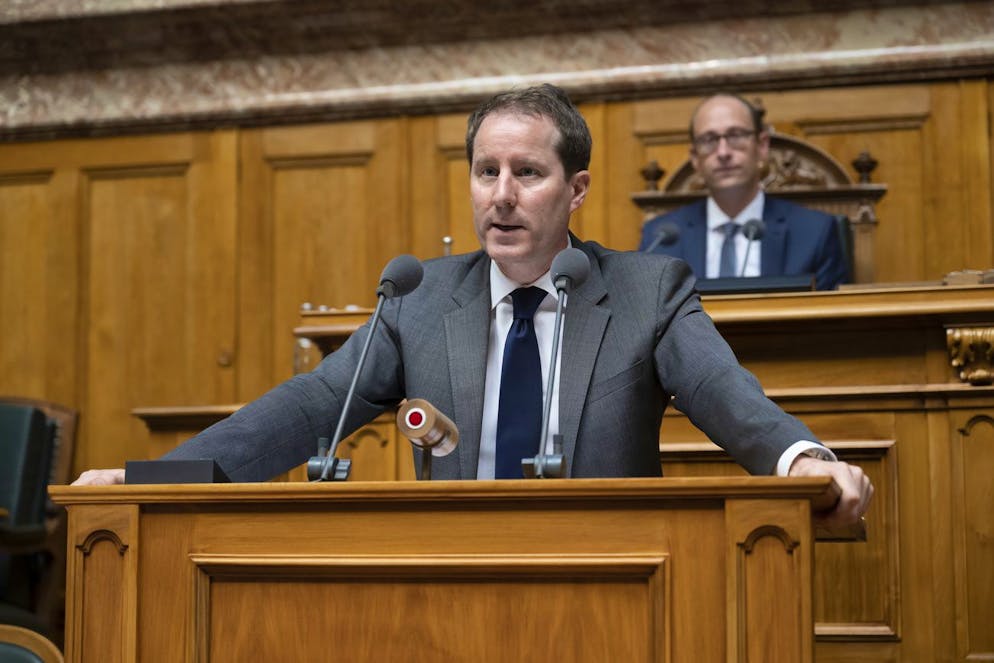 L'elezione del Consiglio federale del 13 dicembre 2023. Thomas Aeschi, dopo che i consiglieri federali hanno lasciato la sala, ha invitato l'Assemblea federale a sostenere il principio di stabilità, indicando di non voler attaccare il seggio di Cassis e invitando gli altri partiti a fare altrettanto. «L'UDC non permetterà ai Verdi di privare la Svizzera italiana del suo unico rappresentante in Consiglio federale ».